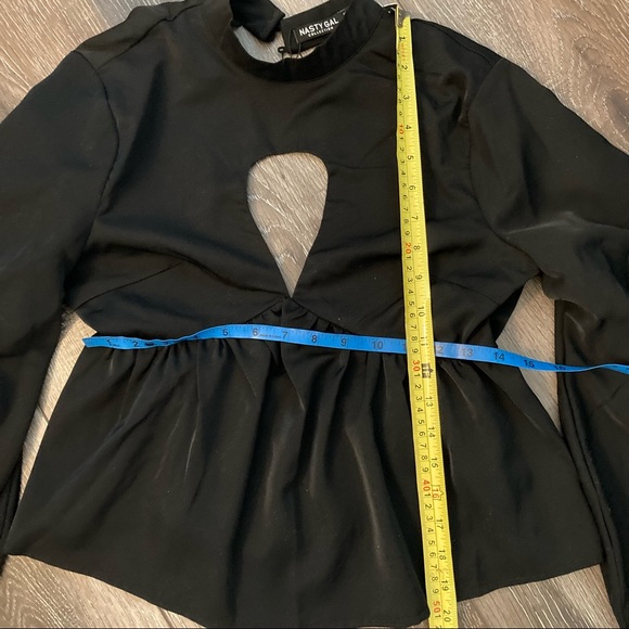 NWT Nasty Gal Peplum Hem Keyhole Detail Blouse Size 4 - Picture 9 of 11